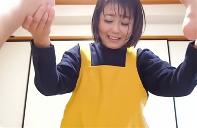 481acz-121 Subjective Camera Video Of A Girl Being Diap